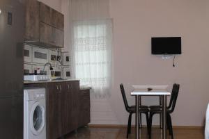 A kitchen or kitchenette at mariko