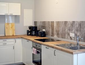 Кухня или мини-кухня в Ferienwohnung Teltow 2
 +17 фотографий