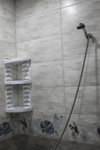 A bathroom at mariko