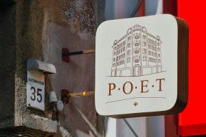 Certifikát, hodnocení, plakát nebo jiný dokument vystavený v ubytování Poet Art Hotel