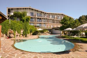 Bazén v ubytovaní Hotel Lichtenstern alebo v jeho blízkosti