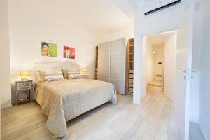 a bedroom with a bed and a walk in closet at Burò Bed & Relax in Parma