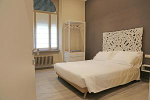 a bedroom with a white bed and a window at APP9 - rooms and apartments in Bergamo