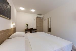 Postel nebo postele na pokoji v ubytování Hotel Vimbula - Komolac
