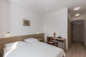 Postel nebo postele na pokoji v ubytování Hotel Vimbula - Komolac