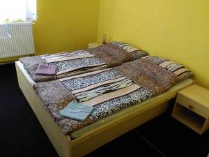Postel nebo postele na pokoji v ubytování Hotel Modrá hvězda Sadská