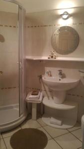 A bathroom at B&B LE MAGNOLIE