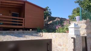 Nespecifikovaný výhled na hory nebo výhled na hory při pohledu z prázdninového areálu