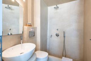 Vannituba majutusasutuses Pantelia Suites