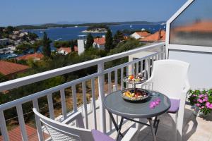 Ein Balkon oder eine Terrasse in der Unterkunft Hostel Villa Zorana