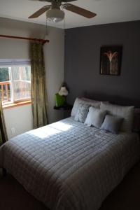 Postel nebo postele na pokoji v ubytování A Hyde Away Inn B&B