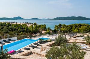 Θέα της πισίνας από το Camp Panorama with pool ή από εκεί κοντά