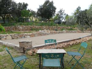 Zahrada ubytování Les Karakis, piscine au sel, jardin 5000m2
