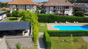 an aerial view of a yard with a swimming pool at Hotel Montemar in Noja