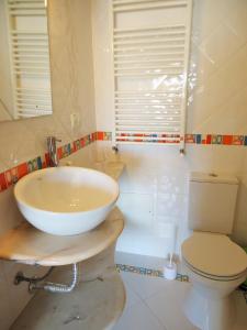 Vonios kambarys apgyvendinimo įstaigoje Villa Goncinha com Piscina Privada