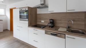 Η κουζίνα ή μικρή κουζίνα στο Gästezimmer - Ferienwohnung 1 - Brauhaus Dürr