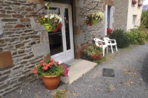 a house with flower pots on the front door at Chambres Les Salles in Beauvoir