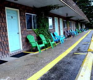Afbeelding uit fotogalerij van Cedar Lane Motel in Bracebridge