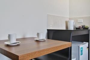 Kuchyň nebo kuchyňský kout v ubytování Comfort Hotel Dandenong