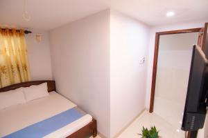 Postel nebo postele na pokoji v ubytování Thế Giang Hotel