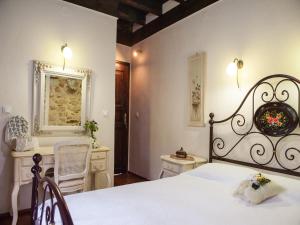 Posteľ alebo postele v izbe v ubytovaní To Archontiko Guesthouse Villa