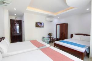 Postel nebo postele na pokoji v ubytování Thế Giang Hotel