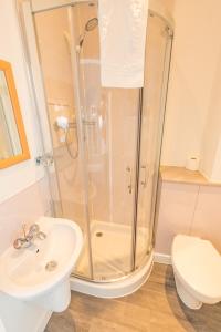 a bathroom with a shower and a sink and a toilet at Granite City Guest House in Aberdeen