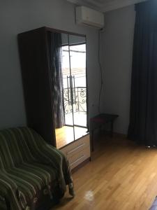Khu vực ghế ngồi tại Gurami Guest House 1