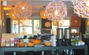 a counter with several lights and baskets on it at De Herbergh van Flielant in Oost-Vlieland