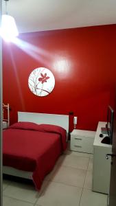 a red bedroom with a bed with a red wall at centralcity in Reggio di Calabria