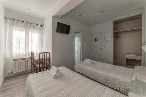 Posteľ alebo postele v izbe v ubytovaní Hostal Lar