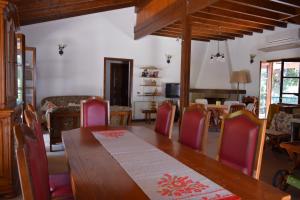 A seating area at Seaside Villa in Alikes, Chalkida