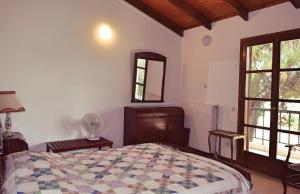A bed or beds in a room at Seaside Villa in Alikes, Chalkida