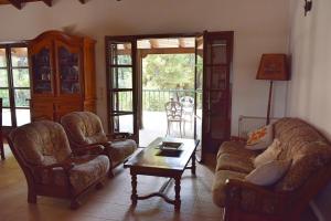 A seating area at Seaside Villa in Alikes, Chalkida