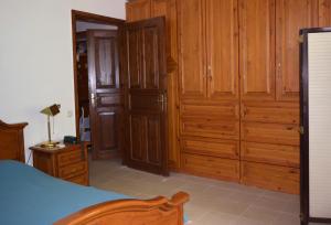 A bed or beds in a room at Seaside Villa in Alikes, Chalkida