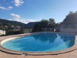 Piscina a Camping les Auches o a prop