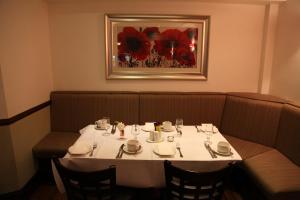 Veitingastaður eða matsölustaður á Dalton Inn Hotel