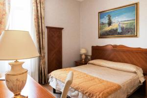 Postel nebo postele na pokoji v ubytování Hotel Maderno