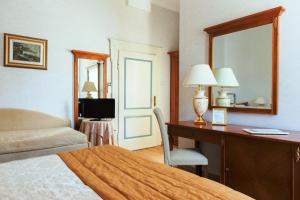 Postel nebo postele na pokoji v ubytování Hotel Maderno