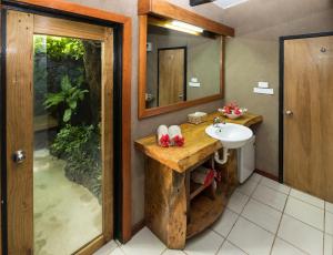 Kylpyhuone majoituspaikassa Paradise Taveuni