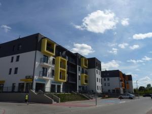 a building with yellow windows on the side of it at Apartament Hevelius in Zamość