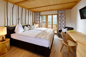 Postel nebo postele na pokoji v ubytování Aspen Alpine Lifestyle Hotel + 37 fotografií