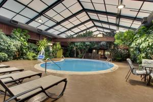a swimming pool in a building with a glass ceiling at Greenfield Inn & Suites Elizabethtown, KY I65 Exit 94 in Elizabethtown +31 photos