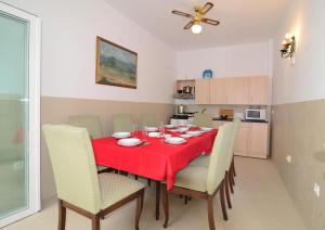 A kitchen or kitchenette at New Andalusian House 33 Free Private Parking