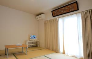Osaka Guesthouse SAYURI TENGACHAYA Ekimae電視和／或娛樂中心