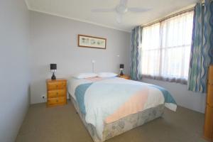 A bed or beds in a room at Beachfront 4, 25 Willow Street
