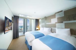 Postel nebo postele na pokoji v ubytování Hotel Whistlelark Jeju