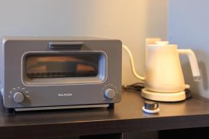 a toaster oven sitting on a table next to a blender at Kulton Moct Kenroku in Kanazawa