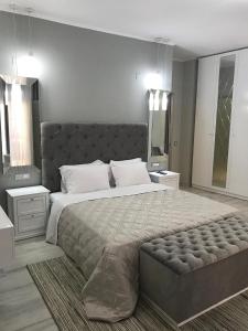 Posteľ alebo postele v izbe v ubytovaní Krioneri Suites Parga