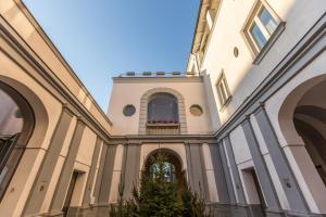 a church with a window and a christmas tree at Villa Avellino Historic Residence in Pozzuoli
